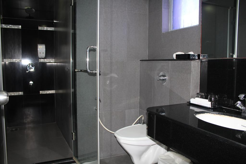 The Lotus Hotel, Burkit Road Apartment