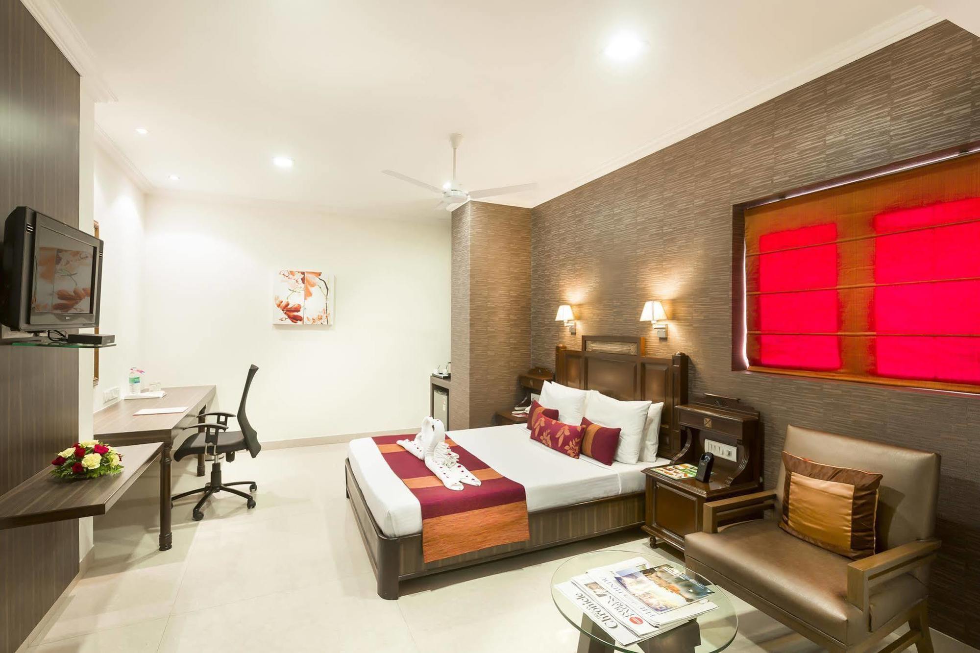 The Lotus Hotel, Burkit Road Apartment