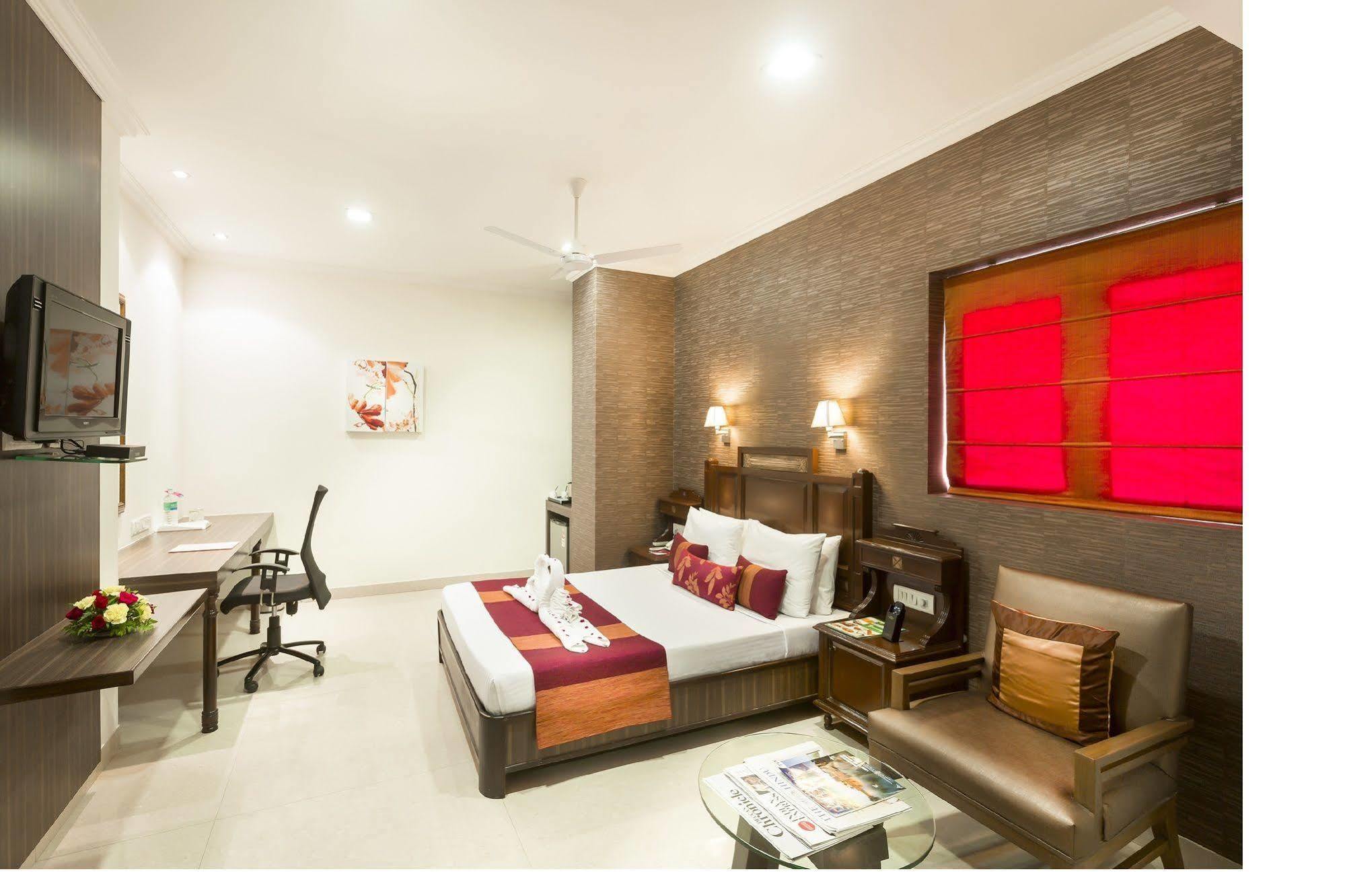 The Lotus Hotel, Burkit Road Apartment