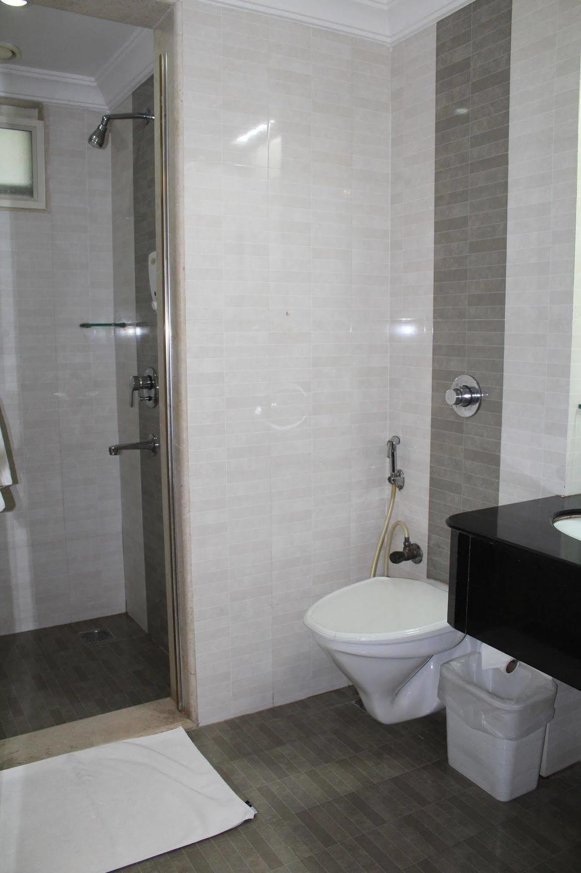 The Lotus Hotel, Burkit Road Apartment *